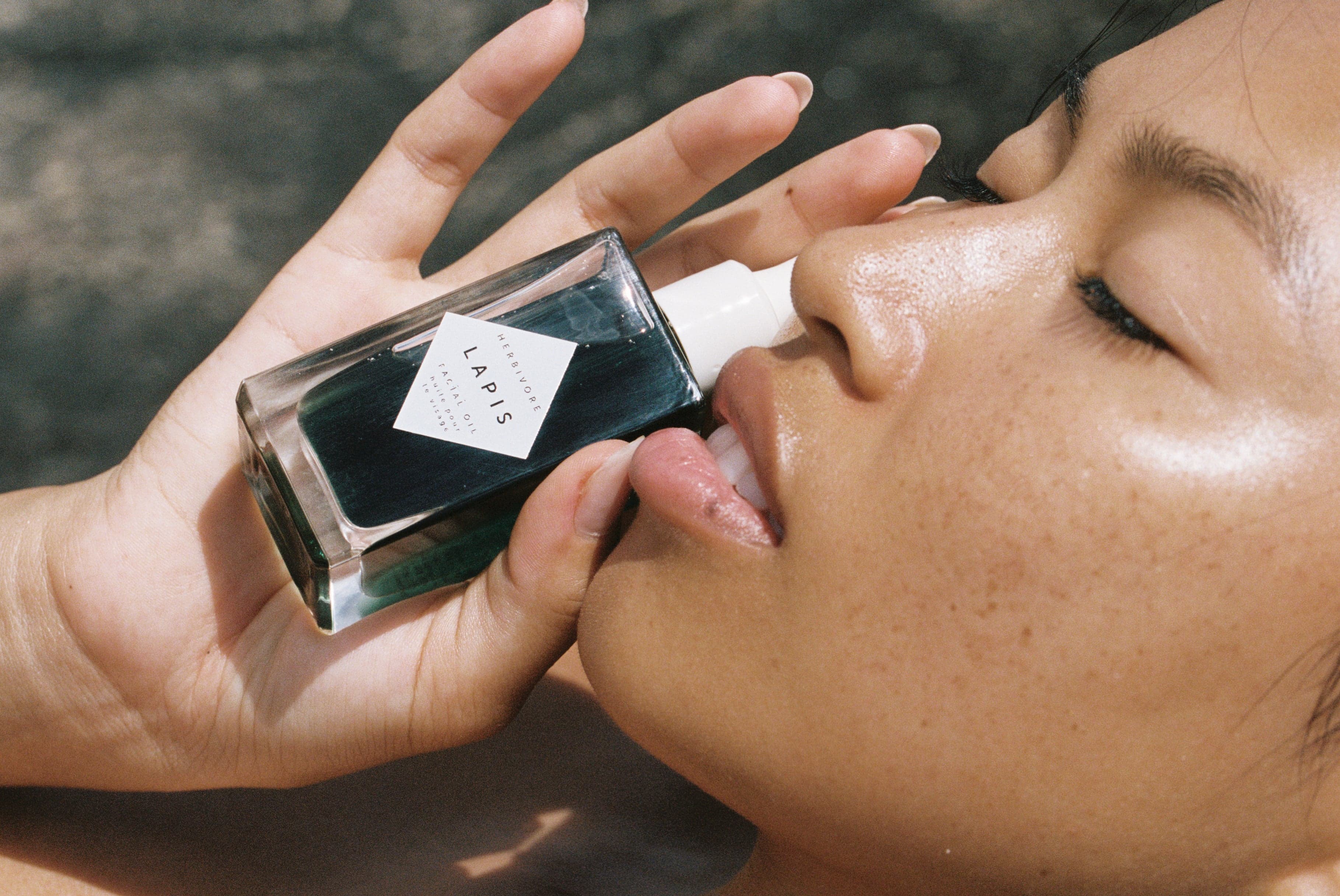 The Herbivore Botanicals homepage, showing its natural skincare range
