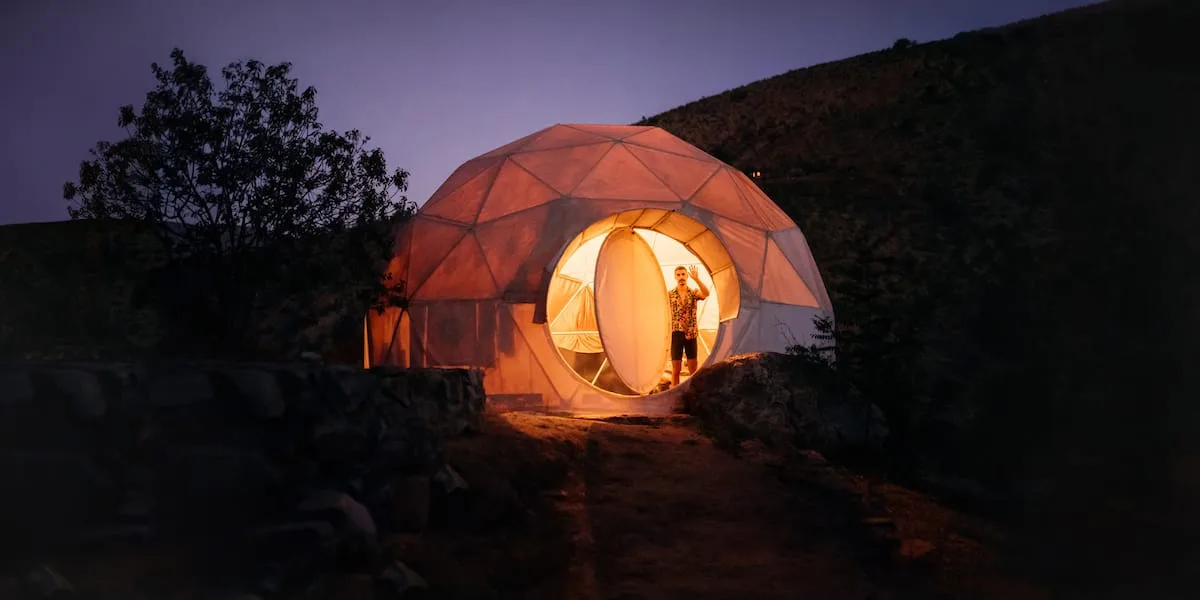 Airbnb's landing page: the social preview image it publishes